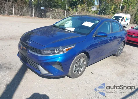 2024 Kia Forte Lxs z USA, uszkodzony, nr VIN 3KPF24AD4RE762975